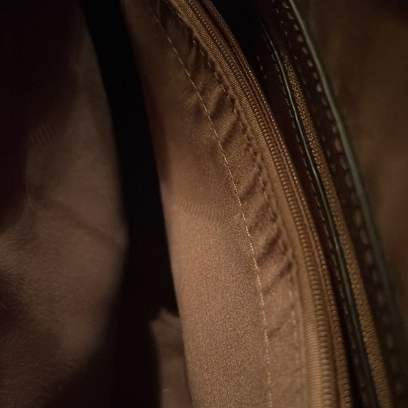 Cognac color leather bag with adjustable straps and handles - Picture 7 of 7